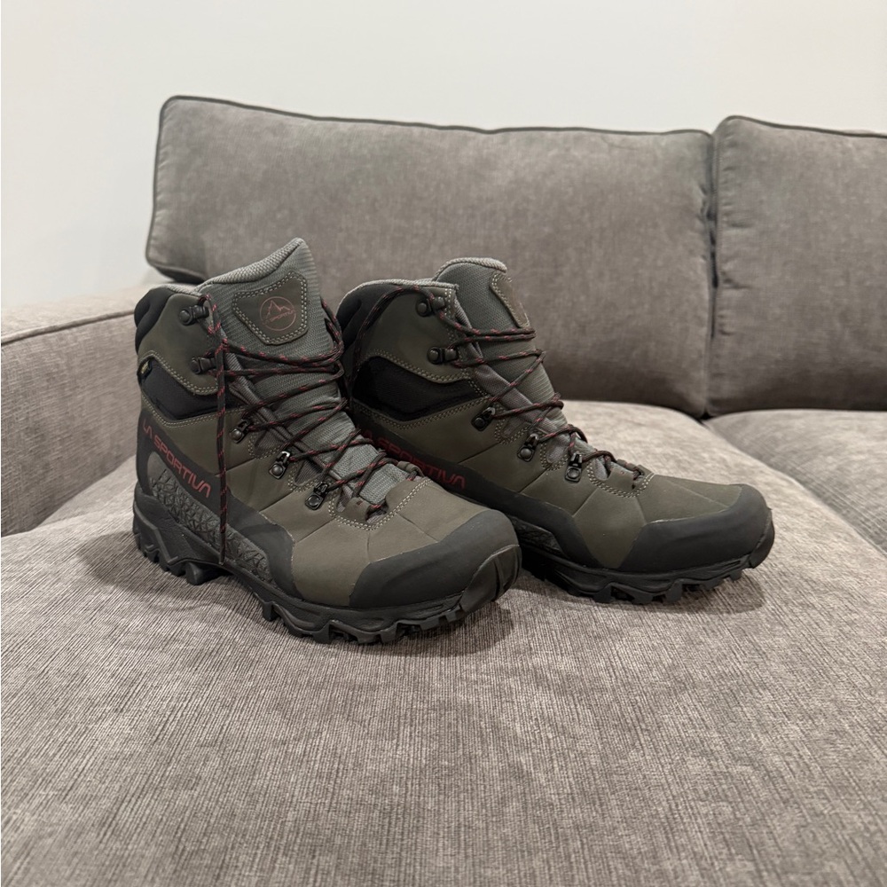 La Sportiva Men's Black and Gray Hiking Boots